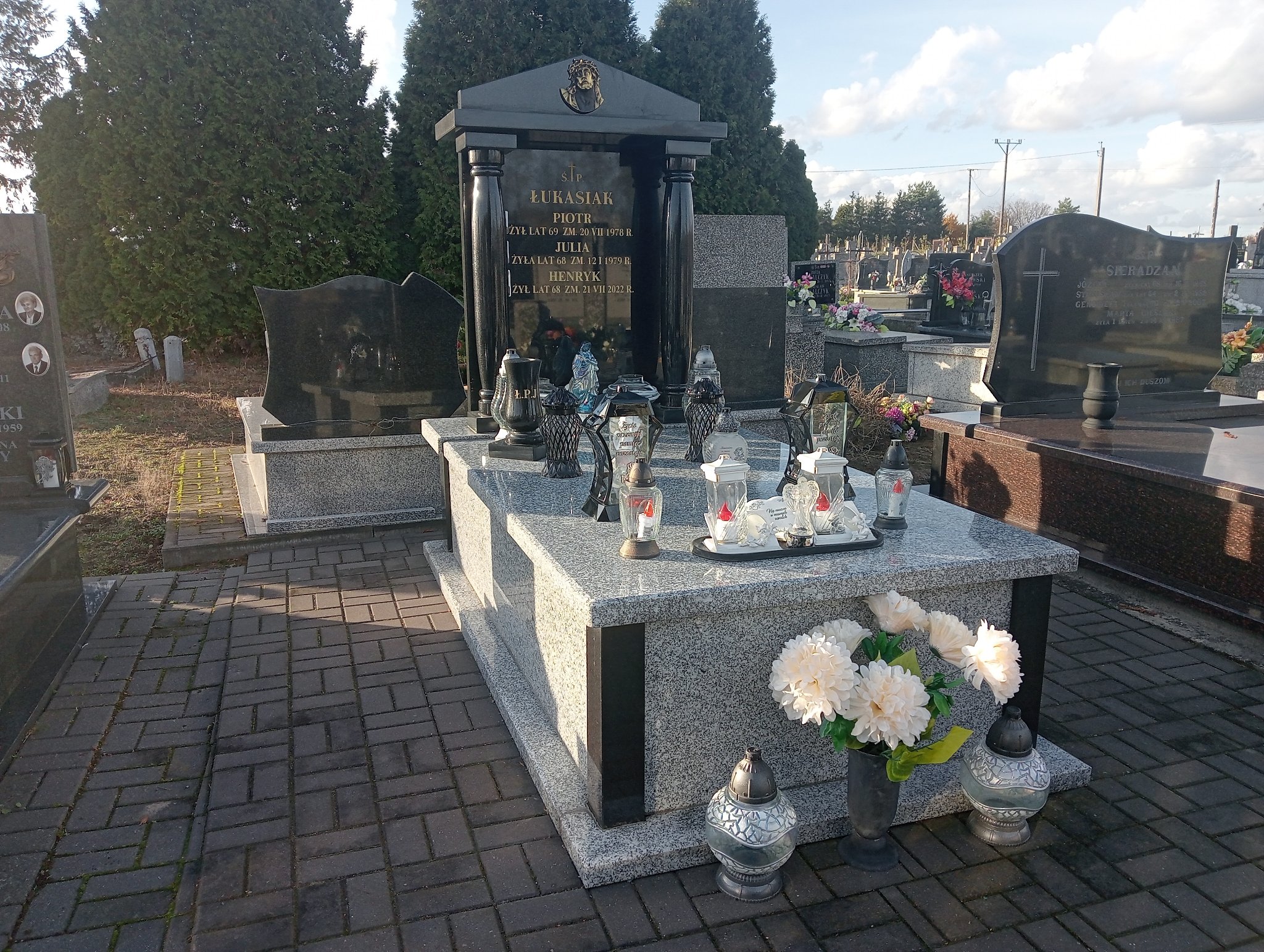 Grób Julia Łukasiak